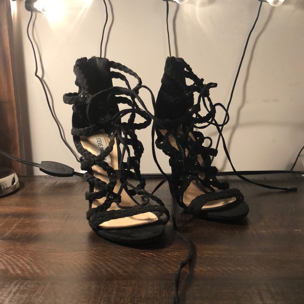 High heel sandal -Steve Madden “Grace”- black sued